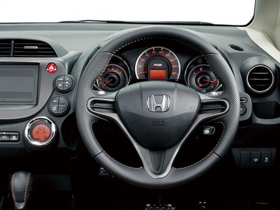  Honda Fit RS 2012 года  (фото 2 из 5)